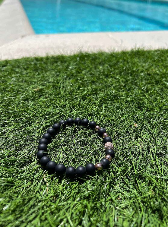 BRACELET NOIR ET PERLE BIJOU BORD PISCINE FREDINNO'S & ALENA